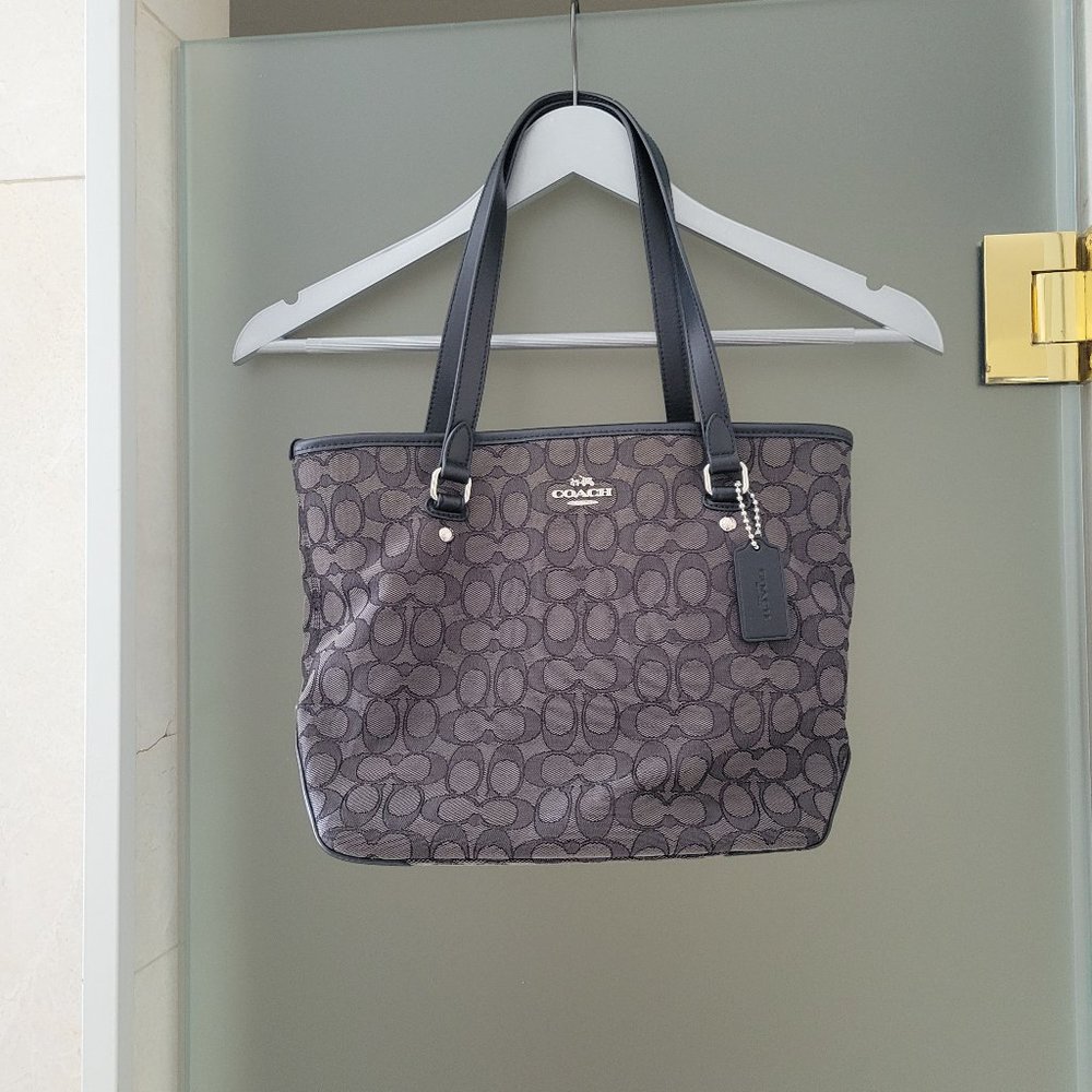 Coach Signature Shoulder Bag
